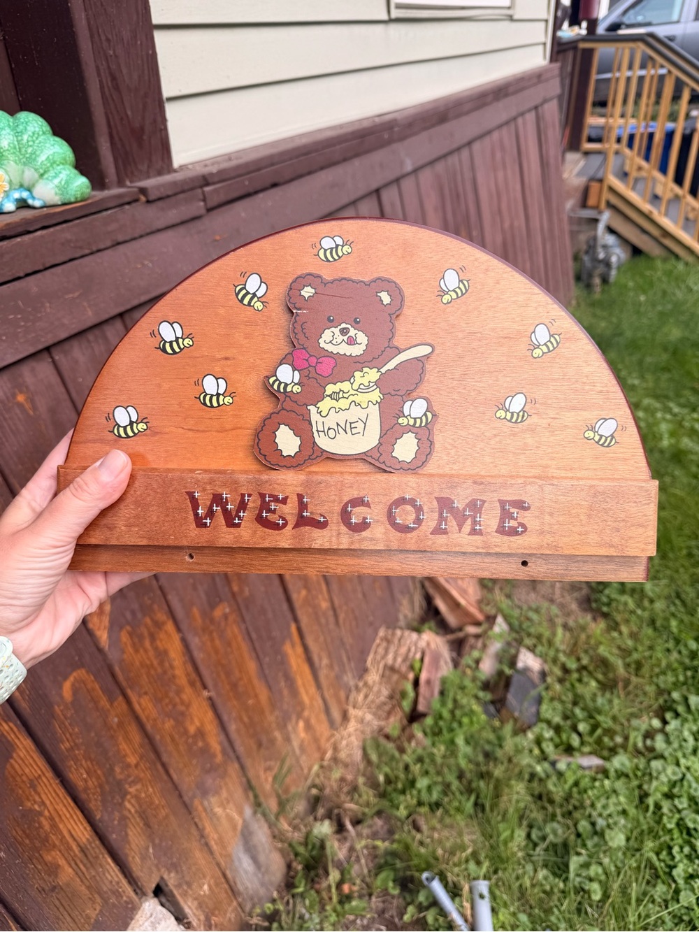Wooden Brown Bear 'Welcome' Wall Plaque - Honey Bee Design